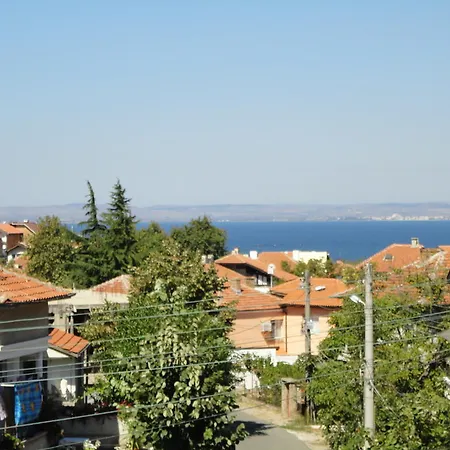Guest house Lefterovi 2*
